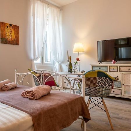 Old City Romantic Studios 3 Pula Extérieur photo