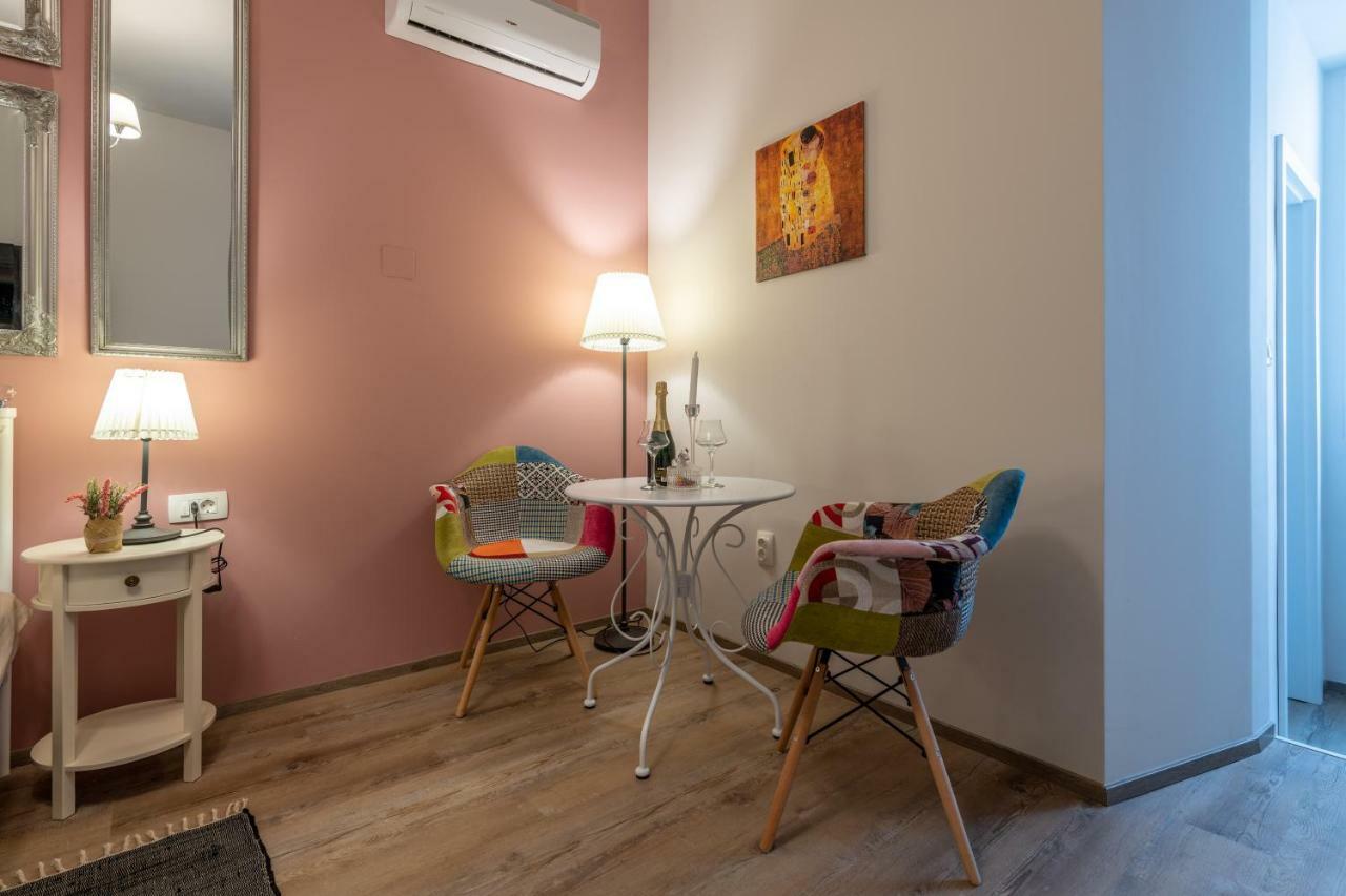 Old City Romantic Studios 3 Pula Extérieur photo